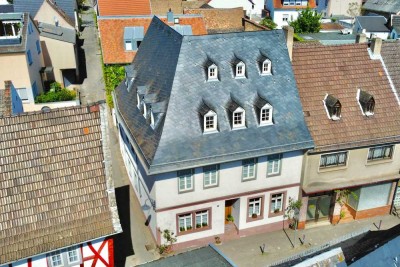 Kapitalanleger gesucht - Ensemble bestehend aus zwei historischen kernsanierten Mehrparteienhäusern!