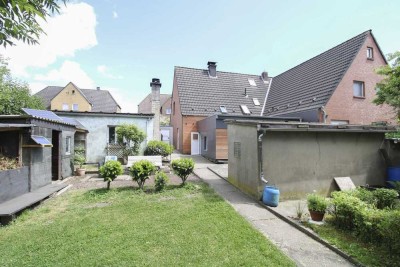 Handwerker aufgepasst! Doppelhaushälfte mit großem Garten und modernisiertem Anbau