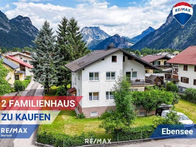 Zweifamilienhaus mit großem Garten, KFZ-Stellplätzen, Carport und Garage