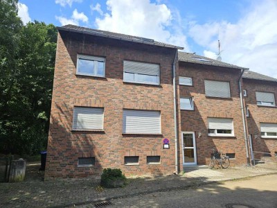 Großzügige und modernisierte Dachgeschosswohnung in ruhiger Lage von Rees