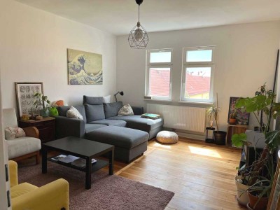 Wunderschöne und sanierte 4-Zimmer Altbauwohnung in hervorragender Lage mit Balkon