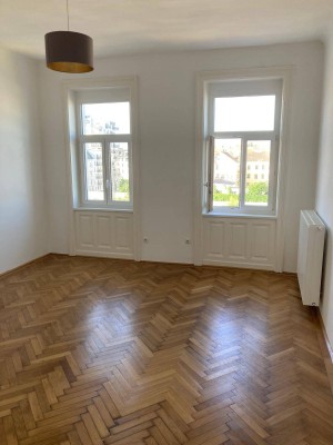Helle Altbauwohnung