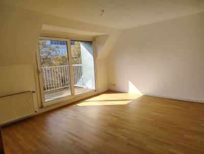 Sonnige Wohnung mit 2 Balkonen in bester Lage D´dorf Oberkassel