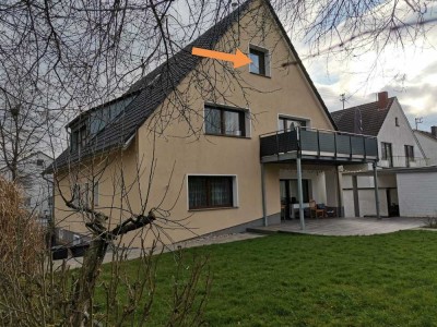Helle 2-Zimmer Dachgeschosswohnung in Sankt Augustin Niederpleis (von Privat)