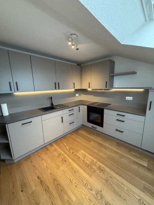 Tolle Dachgeschosswohnung - 71 m² und neue Küche