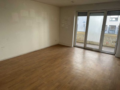 Zentrumsnahe Ergeschoßwohnung mit großem Balkon