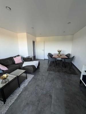Vollständig renovierte 4-Zimmer-Wohnung mit Balkon und EBK in Saarlouis