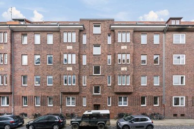 Südstadt: Sonniger 4 - Zimmer - Altbaucharme mit großem Balkon