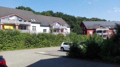 Ansprechende und gepflegte 3-Zimmer-DG-Wohnung mit Einbauküche in Diekholzen