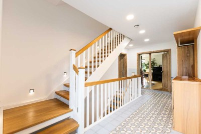 Exklusives Einfamilienhaus aus 2020 – modernste Technik,  Vollkeller & traumhaftes Gartenparadies