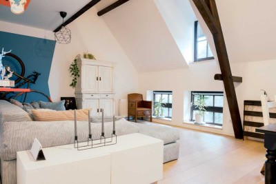 Charmante Maisonettewohnung im historischen Vierkanthof - Alt trifft modern in 41470 Neuss
