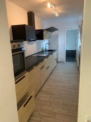 Helle 4-Zimmer-Erdgeschosswohnung mit Garten und Einbauküche in Mannheim-Sandhofen