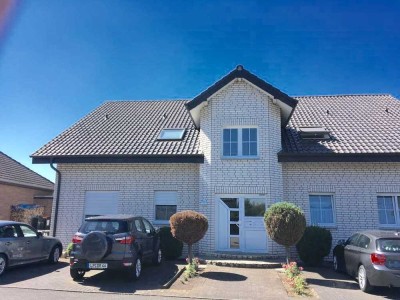Neuwertige Wohnung mit drei Zimmern sowie Balkon und Einbauküche in Geseke - Ehringhausen