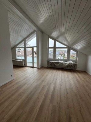 Helle, neu renovierte 2,5-Zimmer-Atelierwohnung mit EBK & Balkon in Ehningen, hell und ruhig gelegen