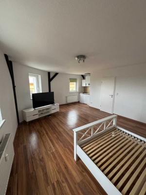 Wohnung mit Einbauküche! 29 Min. bis DHL & 20 Min bis StarPark – ideal für Studierende/Pendler
