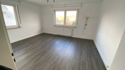 3-Zimmer-EG-Wohnung mit Terrasse, Einbauküche & 20m² Hobbyraum (Modernisiertes Bad)