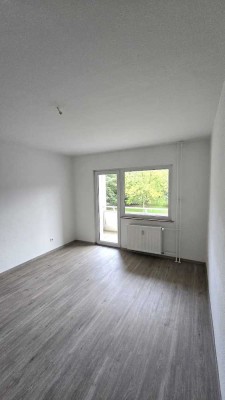 Sehr schöne sanierte 2 Zimmer Wohnung mit Balkon in Oberhausen zu vermietenO
