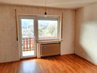 Zweifamilienhaus mit großzügigem Grundstück und vielfältigen Nutzungsmöglichkeiten