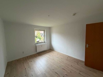 Wohnen am Waldrand – frisch renovierte 2,5-Zimmer-Wohnung in Gebhardshagen