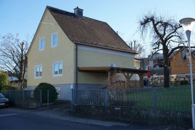 gepflegtes Haus mit Garten und Keller