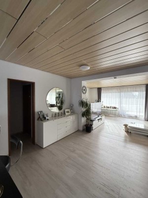 Lichtdurchflutete Maisonette-Wohnung in ruhiger Lage