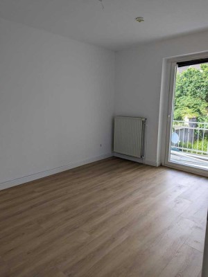 2 Zimmer Wohnung - Küche, Bad, Balkon