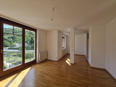 CHARMANTE BALKONWOHNUNG MIT ANLEGEREIGNUNG IN TOPLAGE MIT HERRLICHEM AUSBLICK