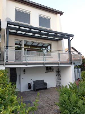 Ansprechendes 4,5-Zimmer-Reihenendhaus mit EBK, Balkon, großer Garten, Garage in Bühl-Weitenung