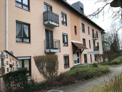 Stilvolle, gepflegte 3-Raum-Dachgeschosswohnung mit Balkon und EBK in Mering