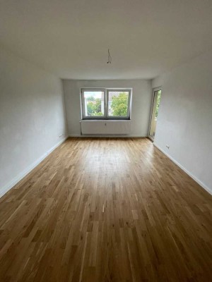 Schicke 3-Zimmer-Wohnung im 4.OG - kein Aufzug!