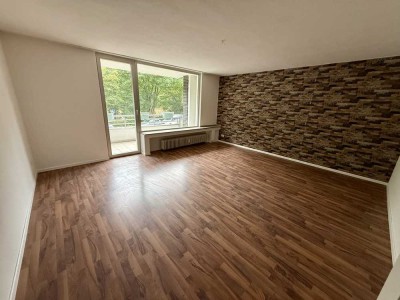 helle sanierte 3 Zimmer Wohnung mit zwei Balkonen und getrennten WC