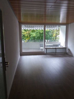 Gepflegte, helle 2-Raum-Wohnung mit Balkon und Einbauküche in Bielefeld