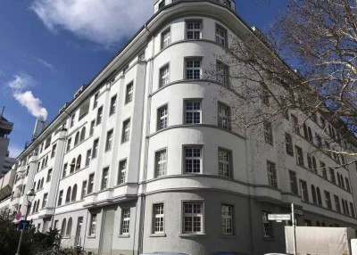 Altbau für die Familie – 4 Zimmer in Berlin-Westend