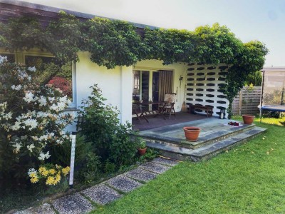 Freistehender Bungalow mit einem großflächigen Garten und einer Garage in bevorzugter Wohnlage!