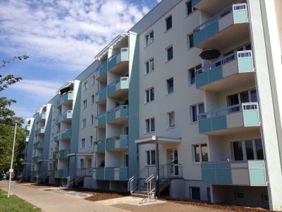 Erstbezug nach Renovierung - Schicke 3-Raum-Wohnung mit Aufzug und Balkon