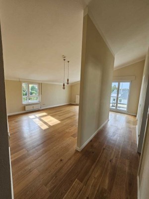 Helle 2-Zimmer-Dachgeschosswohnung mit großer Süd-West-Terrasse in Bo-Wiemelhausen