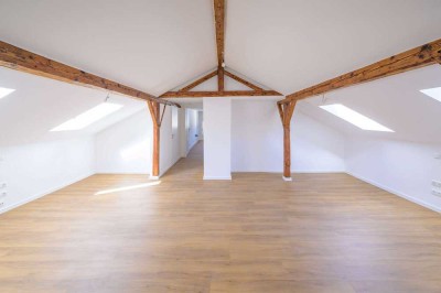 Urbane 3,5-Zimmer-DG-Wohnung mit guter Innenausstattung (Erstbezug nach Renovierung)