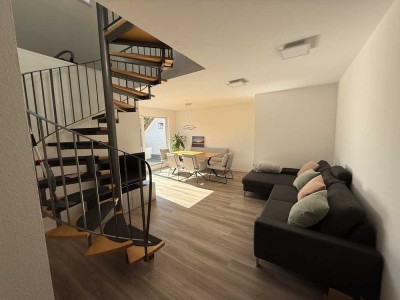 Modernisierte, lichtdurchflutete, vollmöblierte 2,5-Zimmer Maisonette
