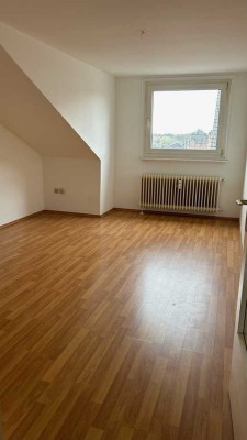 freundliche und helle DG-Wohnung