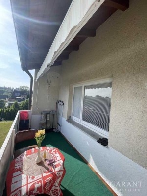 Lichtdurchflutete 3 Zimmer-Wohnung mit Balkon und Garage