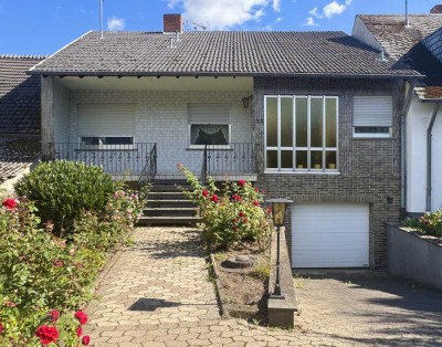 Balkon, Garage, Innenhof & Scheune: Großzügiges Einfamilienhaus mit Potenzial