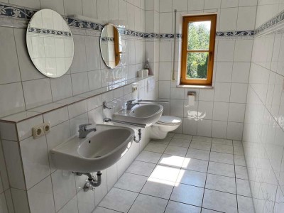 Schöne, helle, teilrenovierte Doppelhaushälfte in Odelzbausen