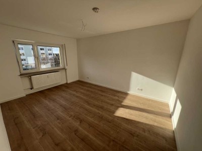 ERSTBEZUG nach Renovierung - Helle 3 ZKB Wohnung