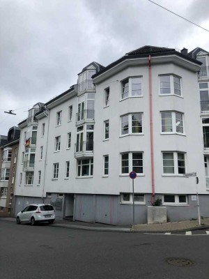 Süße, gemütlich 2 Zimmer mit außergewöhnlicher Fensterfront in Vohwinkel!