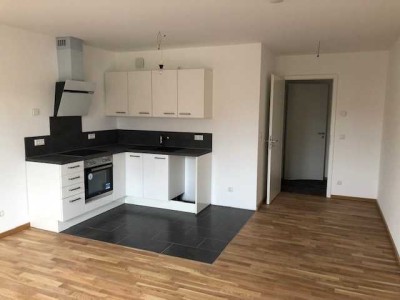 2 Zimmerwohnung, mit Einbauküche, Balkon, Stellplatz in Staaken (Spandau), Berlin
