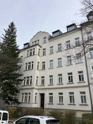 Frisch sanierte 3-Raum-DG-Wohnung mit EBK und Balkon auf dem schönen Kaßberg!