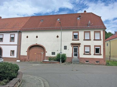 Charmantes ehemaliges Bauernhaus mit großem Scheunen- und Nebengebäudeensemble – vielseitige Nutzung