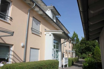 Moderne 3 - Zimmer - Wohnung mit aussichtsreicher Dachterrasse.