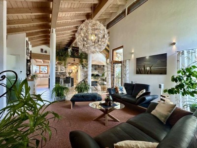 *JUWEL AUF DER OSTALB*
Lichtdurchflutete Villa mit Einliegerwohnung und Pool / herrlicher Fernblick