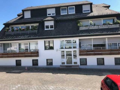 Schöne 4-Zimmer-Wohnung mit Balkon und EBK in Hambach